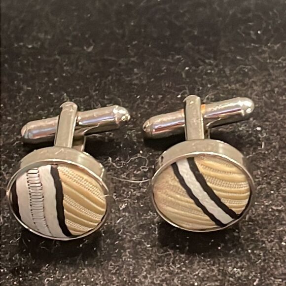 Vintage-1960s-pillbox cream/black geometric design silk bullet back cuff links - Picture 3 of 13